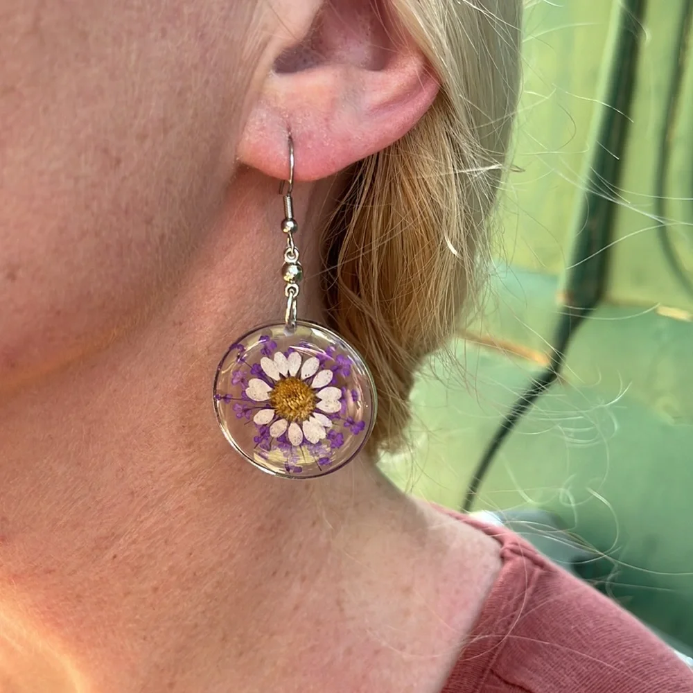 New Handmade Dried and Pressed Flower Resin Disk Earrings - Picture 9 of 17